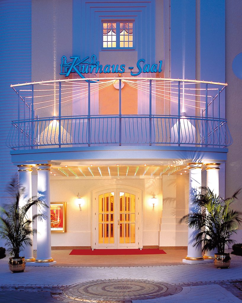 Das Travel Charme Hotel Binz liegt direkt an der Ostseepromenade