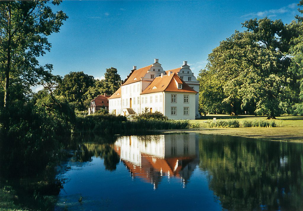 Herrenhaus am See